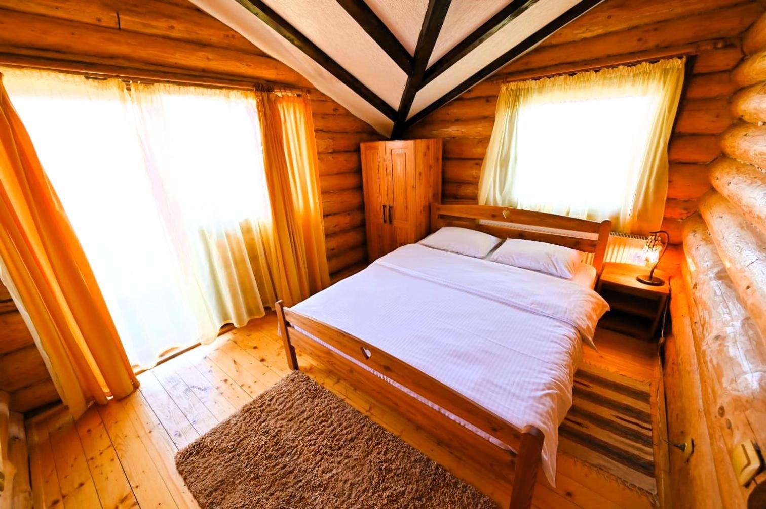 Villa Casa De Lemn Rîşnov Esterno foto