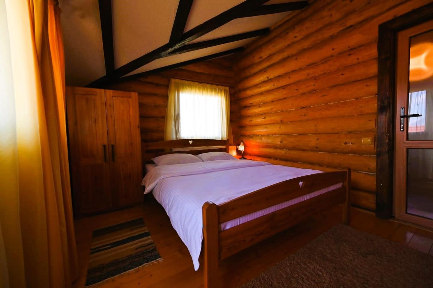 Villa Casa De Lemn Rîşnov Esterno foto